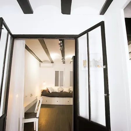 Apartman Window To Market