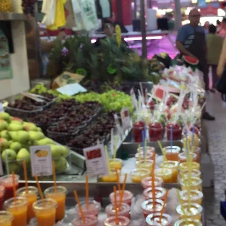 Apartman Window To Market