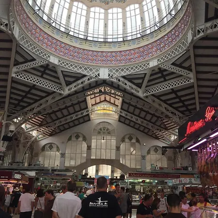 Apartman Window To Market *